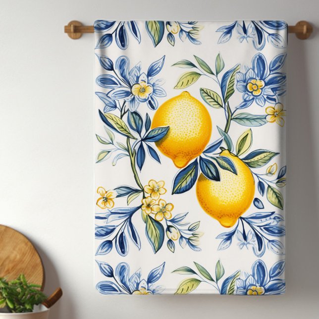 Lemon Mediterranean Tile Geschirrtuch (Pretty blue and white lemon kitchen towels will brighten any kitchen.)