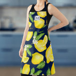 Lemon Monogram Citrus Navy Blue Schürze<br><div class="desc">Die Lemon Monogram Citrus Schürze, Ihr ultimativer Begleiter in der Küche. Das ist nicht nur eine Schürze, es ist ein Symbol für Ihre Leidenschaft zum Kochen, ein Zeichen Ihres Stils, eine Erweiterung Ihrer kulinarischen Persönlichkeit. Das lebendige Zitronendesign ist nicht nur auffällig, es ist Ausdruck eines Lebensstils, ein Nicken an jene,...</div>