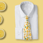 Lemon Pattern Krawatte<br><div class="desc">Eine Halsbinde mit einer Scheibe, halber Scheibe und vollem Zitronenmuster für Zitrusliebhaber. Es könnte eine neue Touch hinzufügen, wenn Sie zur Arbeit gehen!</div>