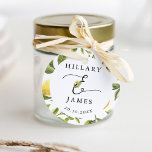 Lemon Sorrento Mediterranean Wedding Geschenkanhänger<br><div class="desc">Erleben Sie die sonnige Pracht einer Hochzeit an der Amalfi Küste mit der Yellow Lemon Mediterranean Wedding Kollektion! Die Einladungen, Beschilderungen und Dekorationen strahlen Wärme, Eleganz und charmante Zitronengrafiken aus, gepaart mit einem herrlichen Kalligraphie-Schriftart. Feiern Sie Ihre Liebe inmitten der bunten Kulisse der Küste und schaffen Sie unvergessliche Momente, die...</div>