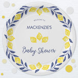 Lemon Watercolor Babydusche Personalisiert Pappteller<br><div class="desc">Dieses frische und lustige AquarellZitronendesign in zingelb und blau wird das Wesentliche eines glücklichen Sonnentags einfangen. Ideal für einen Babyduschbrunch oder ein Party zum Nachmittagstee. Das Aquarellfarben-Zitronendesign sorgt dafür, dass Ihre Gäste sich für das kommende fröhliche Ereignis begeistern. Ändern Sie alle Details, um sie anzupassen. Originelle Kunst von Nic Squirrell....</div>