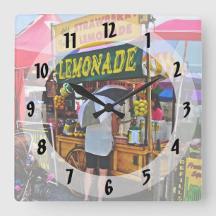 Lemonade For Sale Quadratische Wanduhr