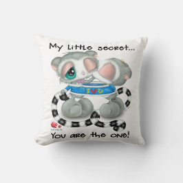 Lemur Couple Snuggle in Sweater Kissen