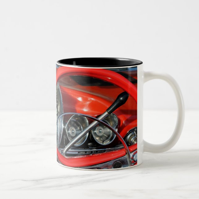 Lenkrad vom Oldtimer Zweifarbige Tasse (Rechts)