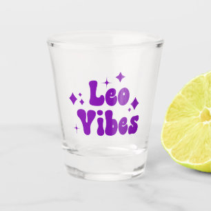 Leo Vibes Zodiac Astrologie Lila Sterne Shot Glass Schnapsglas