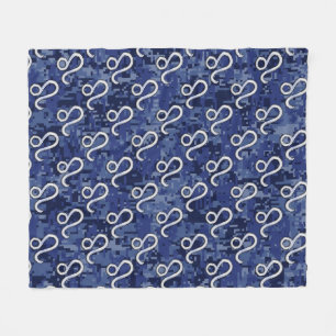 Leo Zodiac Symbol auf Navy Blue Digital Camouflage Fleecedecke