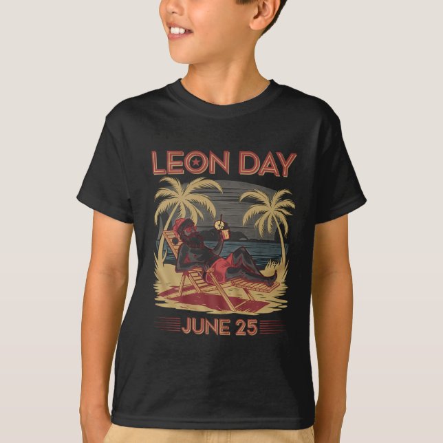 Leon Day 25 Juni Santa Beach 6 Monate bis Weihnach T-Shirt (Vorderseite)