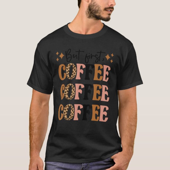 Leopard, aber erster Kaffee Addict Koffein T-Shirt (Vorderseite)