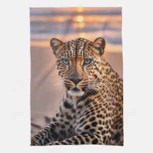 Leopard am Strand Geschirrtuch