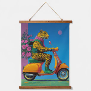 Leopard auf Rädern: Eine stilvolle Fahrt, Wandteppich Mit Holzrahmen