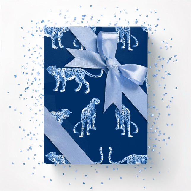 Leopard Catwalk in Blau Indigo Geschenkpapier (Von Creator hochgeladen)