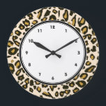 Leopard-Druckmuster Große Wanduhr<br><div class="desc">funky,  groovard,  leopard,  print,  pattern,  wild,  "animal print",  "leopard print",  "leopard pattern",  spots,  cheetah,  cheeta,  mädchenhaft,  elegant,  stilvoll,  stilvoll,  modern,  modern,  zeitgemäß,  klassisch,  hübsch,  chic,  fun,  feminin,  eleganterweise,  diva,  niedlich,  Teenager,  Teenager,  Teenager Schwarz,  Haut,  Pelz,  Afrika,  Safari,  abstrakt,  Tier,  Tiere,  Texturen,  Texturen,  braun,  braun,  gold,  beige</div>
