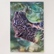 Leopard in einem sonnigen Dschungel