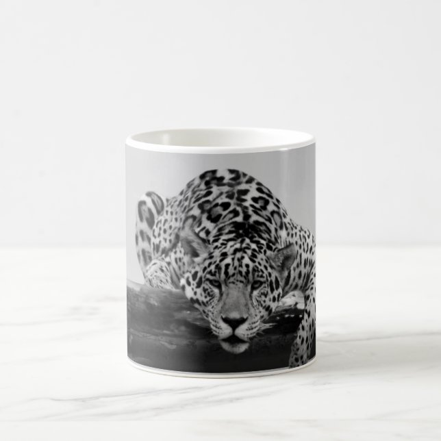 Leopard in Schwarz und Weiß Kaffeetasse (Mittel)