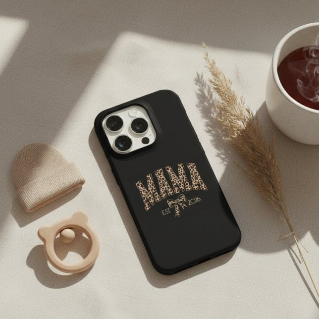 Leopard Mama Varsity Fett Feminine Minimalistisch iPhone Hülle (Von Creator hochgeladen)