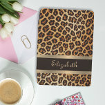 Leopard Muster Braun und Gold Streifen Eleganter N iPad Mini Hülle<br><div class="desc">Schützen Sie Ihre Technik im Stil mit unserem Leopard Muster Braun und Gold Streifen Elegant Name iPad Air Cover! Steigen Sie mit diesem schicken und raffinierten Cover in Ihr iPad Air ein. Mit einem luxuriösen braunen Leopardenhautmuster aus Bronze und einer glamourösen Goldfolie und einem braunen Streifen kann dieses Cover in...</div>