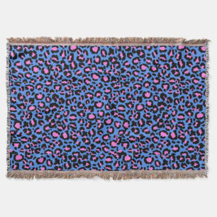 Leopard Muster in Raspberry auf Electric Blue Decke