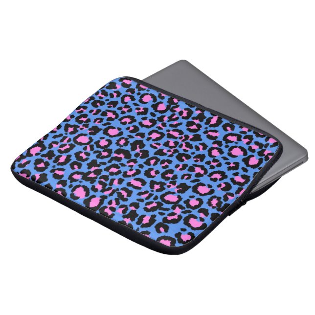Leopard Muster in Raspberry auf Electric Blue Laptopschutzhülle (Vorne Oben)