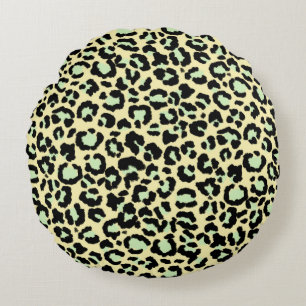 Leopard Pattern in Mint Green on Oatmeal  Rundes Kissen