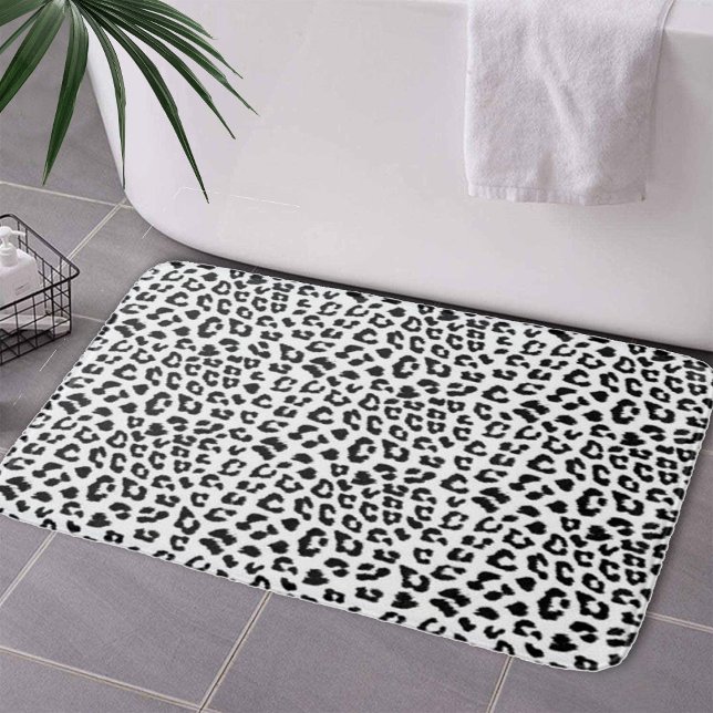 Leopard Print Black and White Badematte (Leopard Print Black and White Bath Mat by Looly Elzayat
)