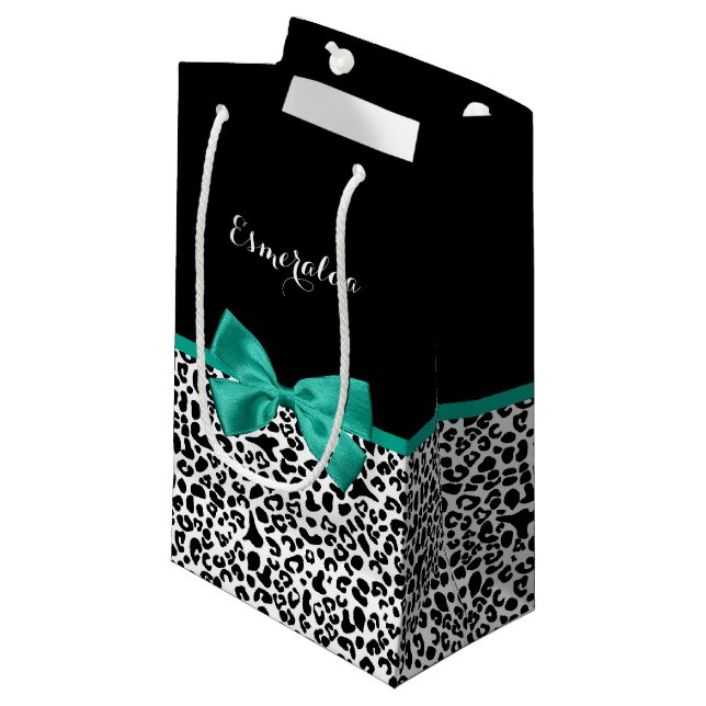Leopard Print Emerald Green Ribbon Bow Chic Name Kleine Geschenktüte (Vorderseite Schrägansicht)