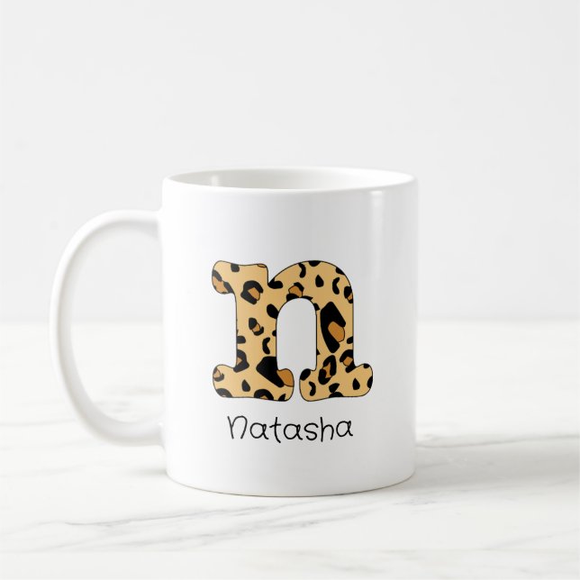 Leopard Print Initial in Lowercase und Name Kaffeetasse (Links)