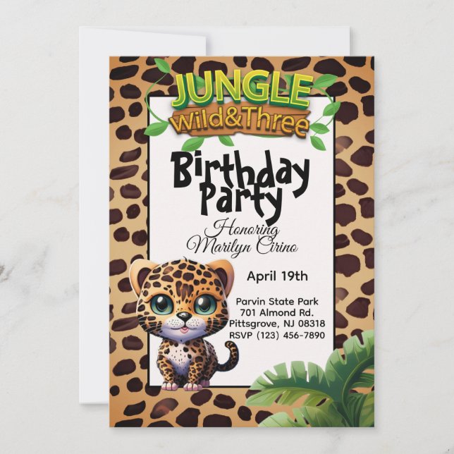 Leopard Print Kitty Cat Wild & Three Birthday 🐆 Einladung (Vorderseite)