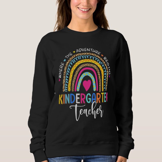 Leopard Rainbow Kindergarten Wo das Abenteuer B Sweatshirt (Vorderseite)