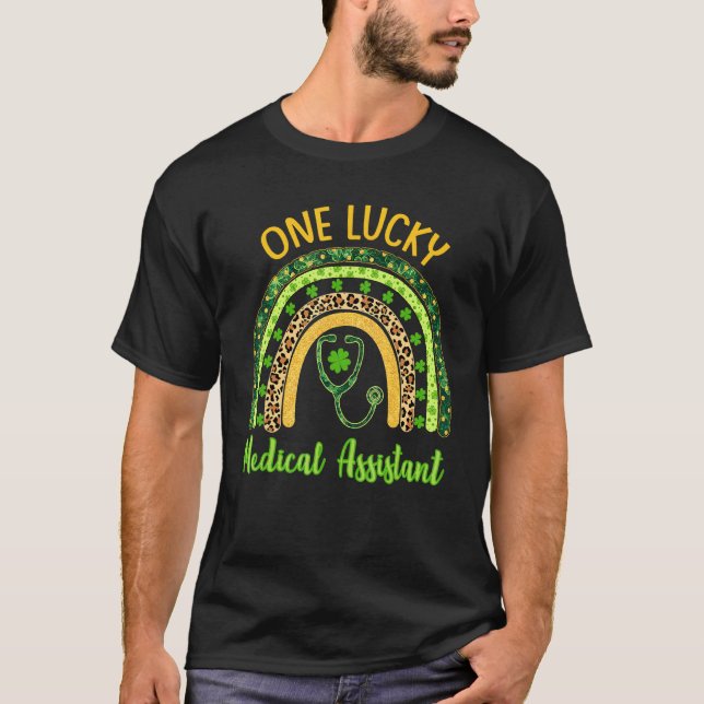 Leopard Rainbow One Lucky Medical Assistant St Pat T-Shirt (Vorderseite)