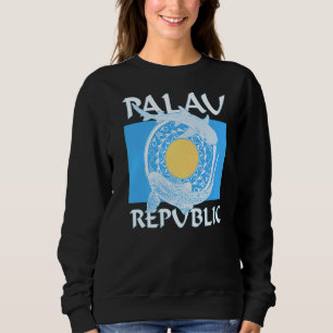 Leopard Shark Whitetip Reef Shark auf Palauan Flag Sweatshirt