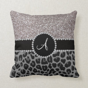 Leopard-Silber-Glitter des Monogramms schwarzer Kissen