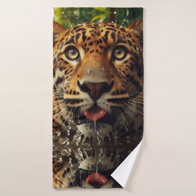 Leopard Stares beim Wasserlappen im Dschungel Badehandtuch (Badehandtuch)