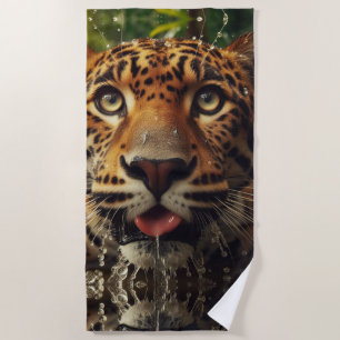 Leopard Stares beim Wasserlappen im Dschungel Strandtuch