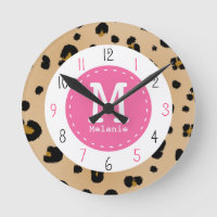 Leopard- und rosa Monogramm-Uhr