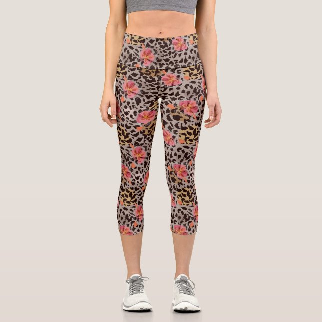 Leoparden Käse Wilde Katze Rosa Blumenmuster Capri Leggings (Vorderseite)