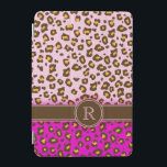 Leopardendruckpink, braun, Monogramm, ipad cover<br><div class="desc">Ein einzigartiger Leopardruckskoffer in hellrosa und kontrastbraunen Tönen. Ein perfektes Geschenk für ein Teenager oder eine modische Frau. Personalisieren Sie diesen Artikel mit der ersten Ihrer Wahl. Dieses Beispiel lautet: R. Dieser ursprüngliche Fall wurde von Sarah Trett entworfen.</div>