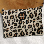Leopardenhaut, modernes Tiermuster, Monogramm Zubehörtasche<br><div class="desc">Der Leopard Skin Modern Animal Pattern Monogram Accessory Pouch von PixiaDesigns verkörpert die perfekte Mischung aus zeitgenössischem Stil und persönlicher Touch. Dieser elegante Beutel zeichnet sich durch ein modernes leopardenes Hautmotiv aus, das elegant mit einem personalisierten Monogramm und Namen kombiniert wird und für jede Frau ein einzigartiges Accessoire darstellt. Ideal...</div>