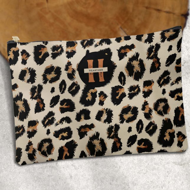 Leopardenhaut, modernes Tiermuster, Monogramm Zubehörtasche (Leopard skin motif large accesory pouch.)