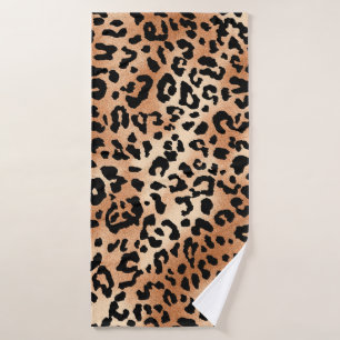 Leopardenhaut. Stilvolles Bluse-Design mit Leopard Badehandtuch