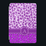 Leopardenprint lila Monogramm-Piktoabdeckung iPad Mini Hülle<br><div class="desc">Ein einzigartiger leopartiger Monogrammkoffer in lila und kontrastreichen,  hellen lila Farbtönen. Ein perfektes Geschenk für ein Teenager oder eine modische Frau. Personalisieren Sie diesen Artikel mit der ersten Ihrer Wahl. Dieses Beispiel lautet: A. Dieser ursprüngliche Fall wurde von Sarah Trett entworfen.</div>