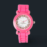 Leopardenuhr Armbanduhr<br><div class="desc">Eine einzigartige leopardenfarbene Armbanduhr in pinkfarbenen Brauntönen. Passen Sie Ihren Namen an. Dieses Beispiel liest Alyssia. Einzigartig gestaltet von Sarah Trett.</div>