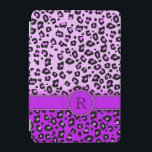 Leopardprint lila schwarze Monogramm-Piktoabdeckun iPad Mini Hülle<br><div class="desc">Ein einzigartiger leopartiger Monogrammkoffer in lila und kontrastreichen schwarzen Farbtönen. Ein perfektes Geschenk für ein Teenager oder eine modische Frau. Personalisieren Sie diesen Artikel mit der ersten Ihrer Wahl. Dieses Beispiel lautet: R. Dieser ursprüngliche Fall wurde von Sarah Trett entworfen.</div>