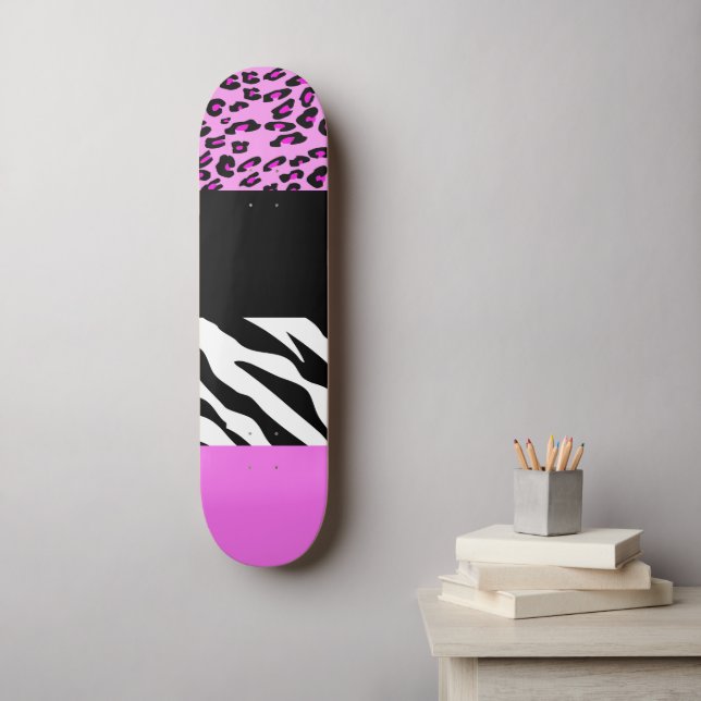 Leopardrucke, Zebra Print, Tierdruck, Rosa Skateboard (Wandkunst)