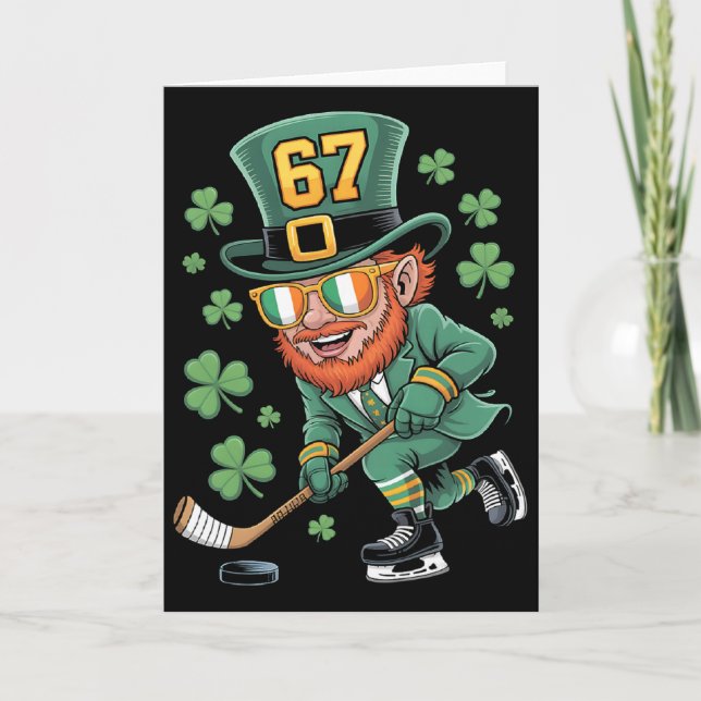 Leprechaun 67 Playing Hockey St Patricks Day Sport Karte (Vorderseite)