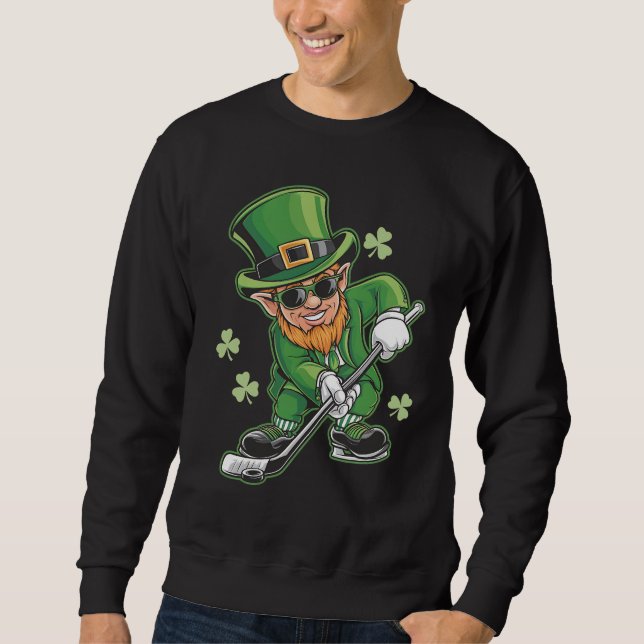 Leprechaun Playing Hockey St Patrick's Day Sweatshirt (Vorderseite)