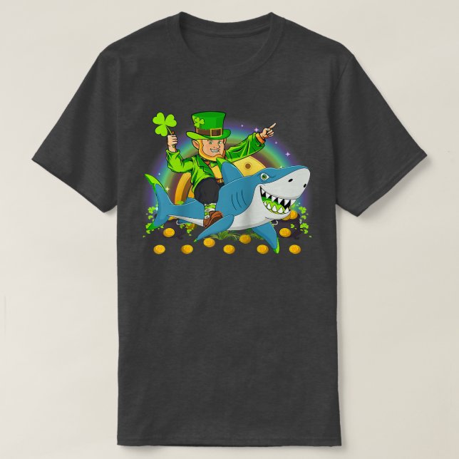 Leprechaun Riding Shark St T-Shirt (Design vorne)