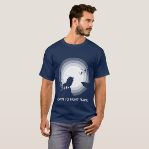 Lerne allein zu kämpfen – Löwe im Mondlicht T-Shirt