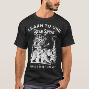 Lernen Sie, Bärenspray lustig im Freien beim Wande T-Shirt