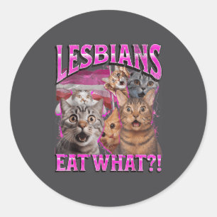 Lesben essen Was_! Lustige Katze Gay Pride Lgbtq P Runder Aufkleber