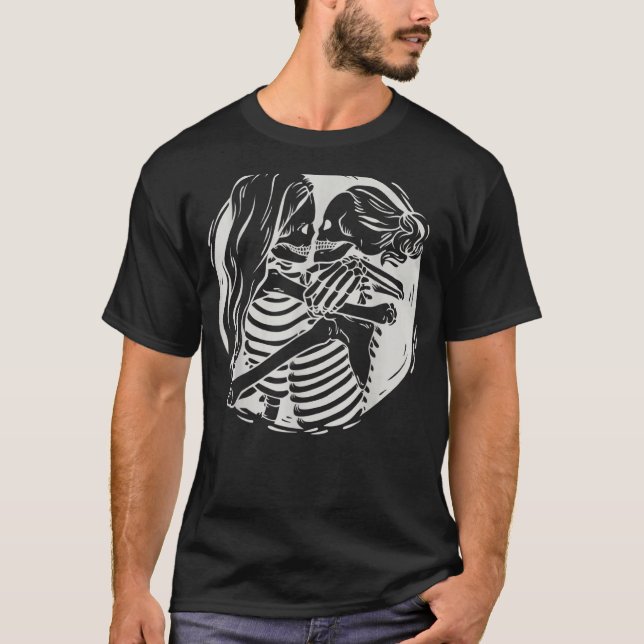 Lesbian Couple Lgbtq Pride Skeletons Kissing Valen T-Shirt (Vorderseite)